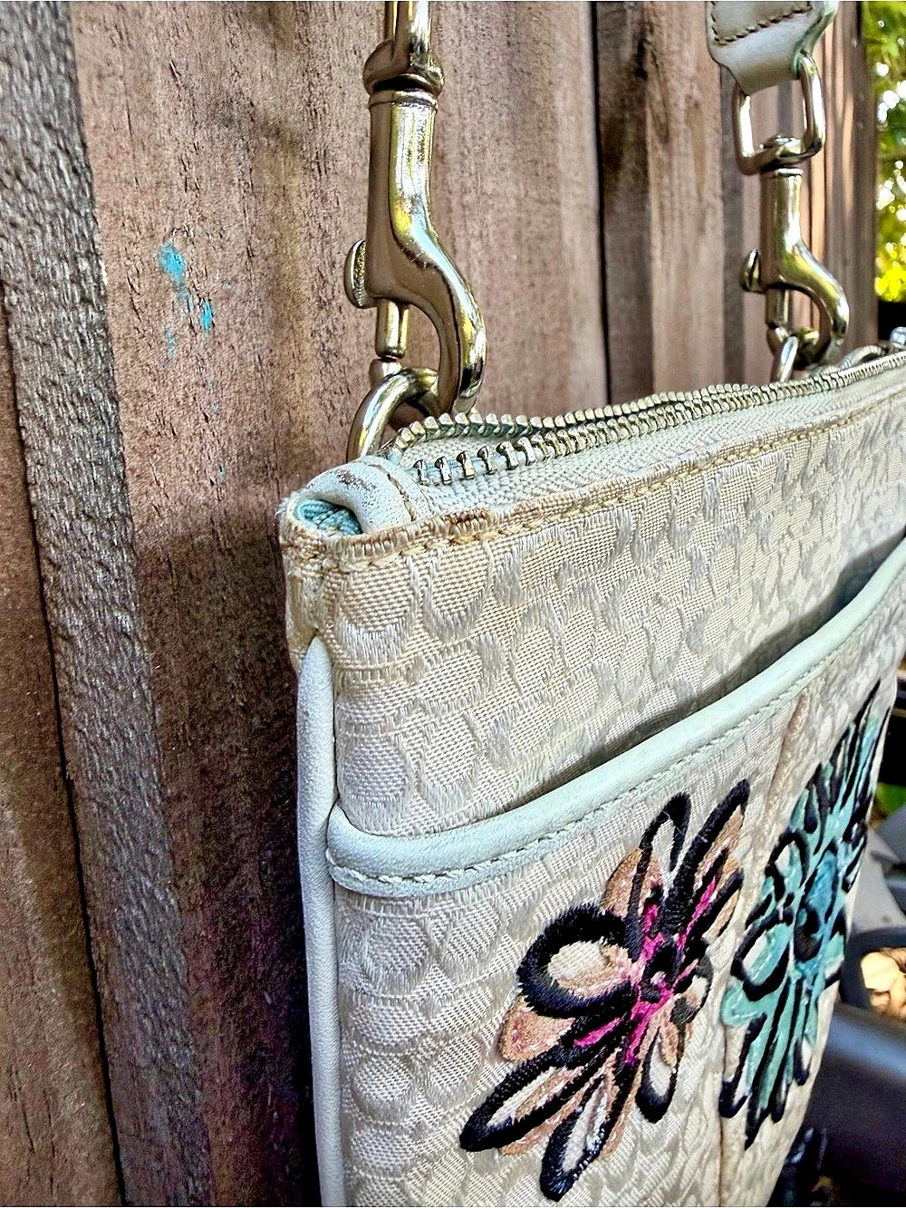 Limited Edition 2006 Coach Signature Jacquard Bumblebee Swingpack Crossbody Bag - Picture 15 of 16
